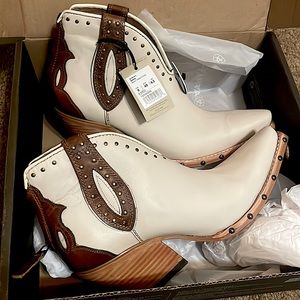 Ariat Greeley booties